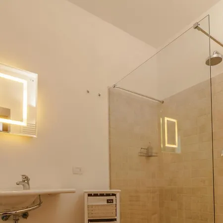 Oasi Torre Del Colle בית חווה בוואניה